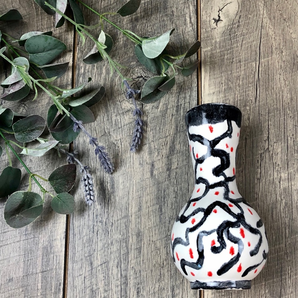 Small Accent Decor Red Black Boquet Vase